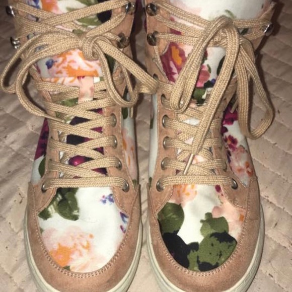 🌼 super cute high top forever 21 floral shoes. - Picture 1 of 3